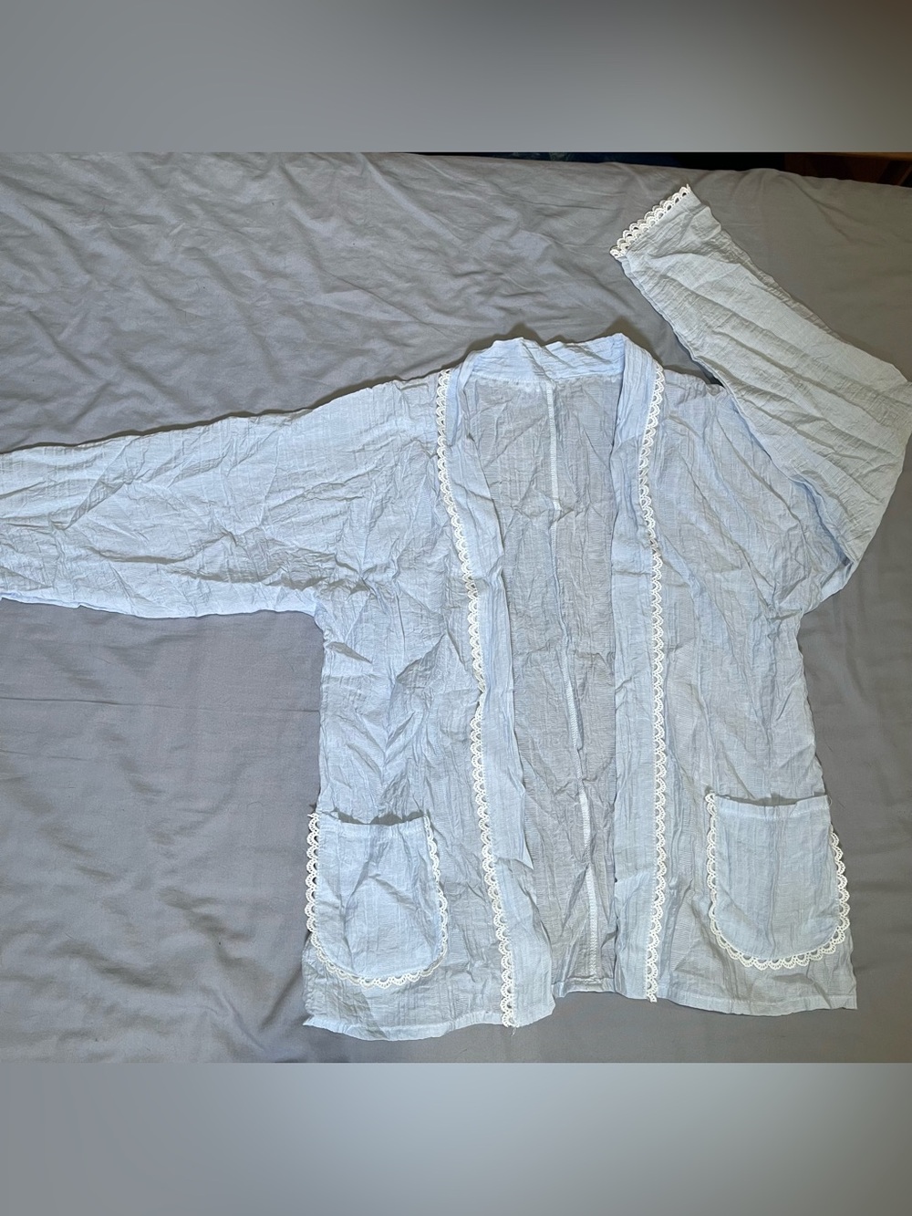 Pale blue feijixiu with lace trim and pockets